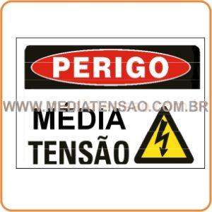 Placa advertência área energizada