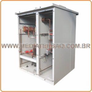 Cabine de proteção secundaria atende a todos os padrões  – 15kV / 25kV / 36 kV – Uso externo. ( disponível também na versão interna para todas as classes de tensão)