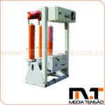 Disjuntor Tripolar a óleo Classe 15Kv – 550MVA – 630A comando manual, com proteção indireta Pextron e trafos de corrente 10 B 50, versao on-board