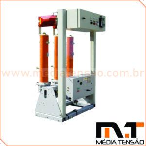 Disjuntor Tripolar a óleo Classe 25Kv – 600MVA – 630A comando motorizado, com proteção indireta Pextron e trafos de corrente 10 B 50, versao on-board