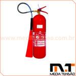 Extintor CO2 – 6Kg, com placa de identificação e suporte de fixação